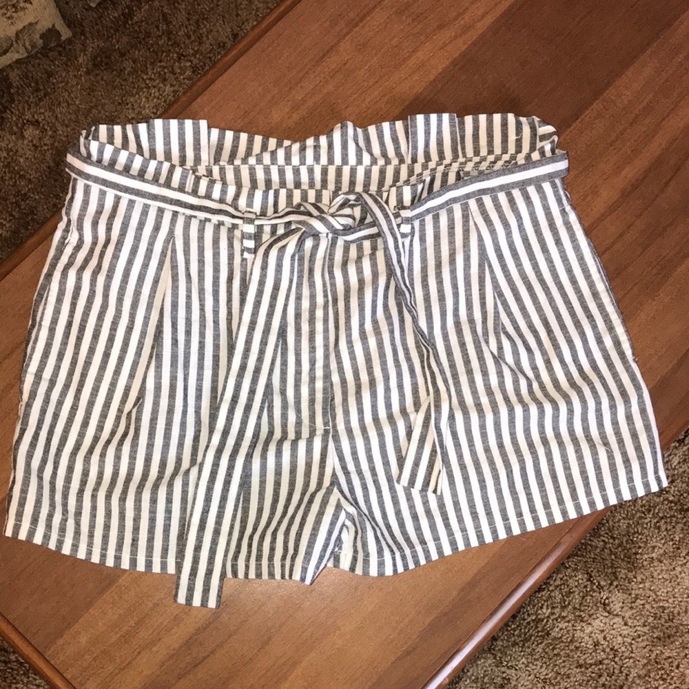 Love Tree Gray Striped Paperbag Shorts Medium